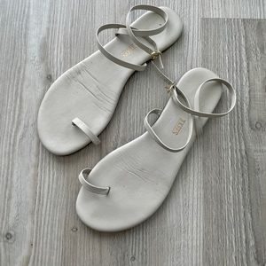 Tkees Phoebe leather sandals, light grey